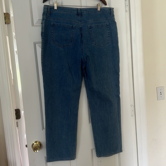 Gloria Vanderbilt Jean - Picture 2 of 4